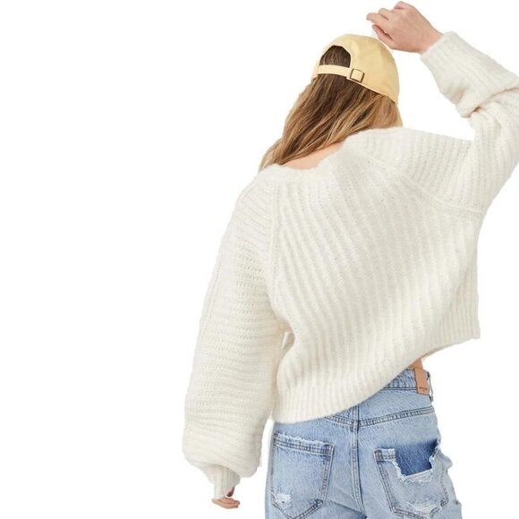 Free People Carter Sweater Ivory Pullover Balloon Sleeves Cuddly Oversized Sz LG - Picture 7 of 9